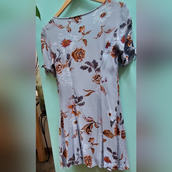 Kimchi Blue- Button-up flared dress w/ tie sleeves - Picture 6 of 9